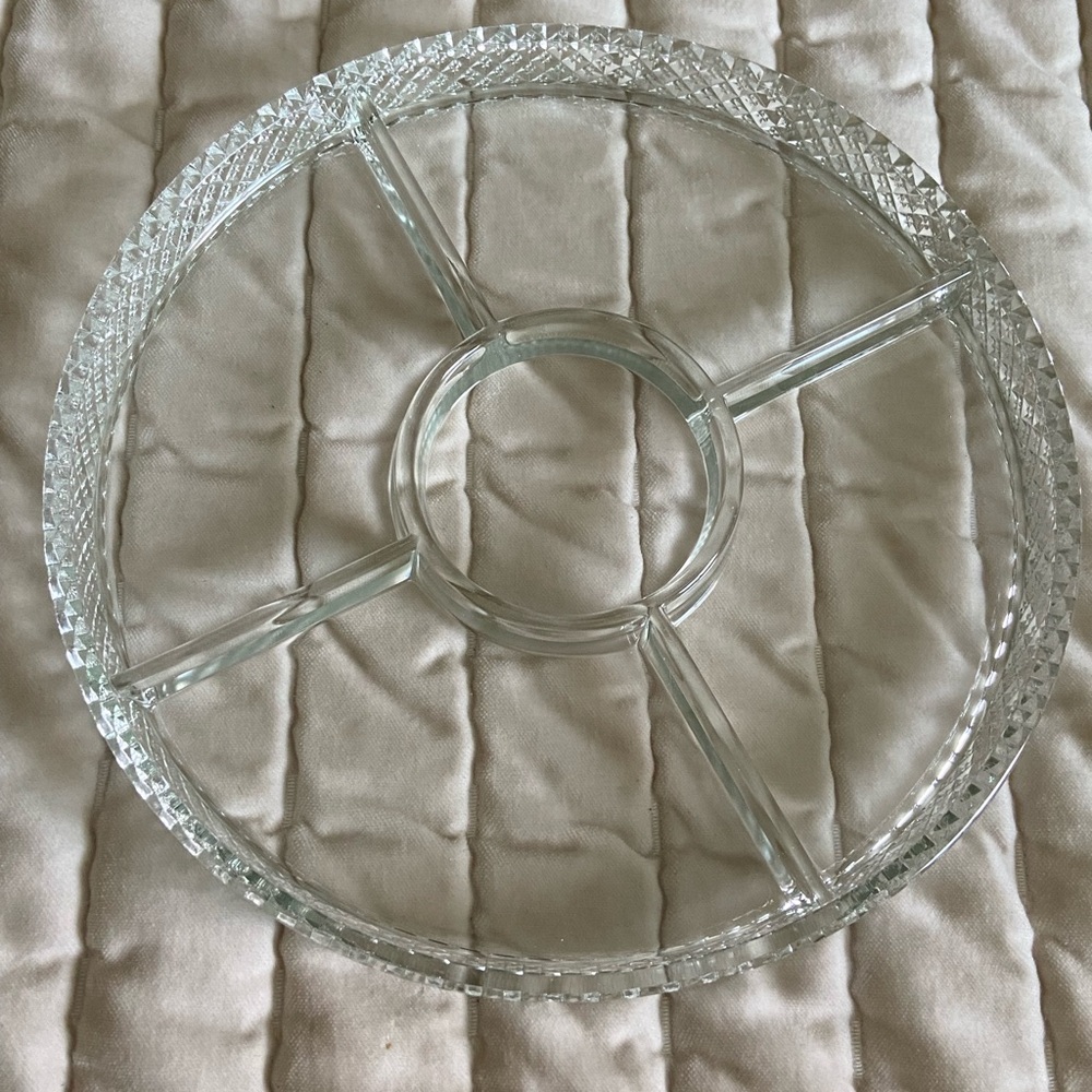 Diamond cut pattern edge glass divided serving tray - Picture 9 of 11
